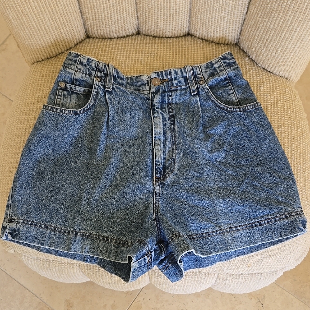 Denim High-Waisted Women's Shorts. 5 Pocket Slight Front Pleats, Vintage, Size 4